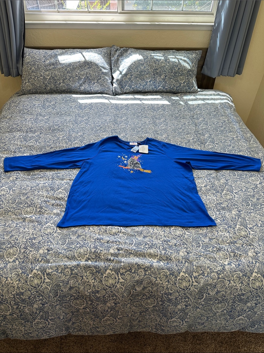 Quacker Factory Royal Blue Witch Cat Embroidered Top - Picture 6 of 8
